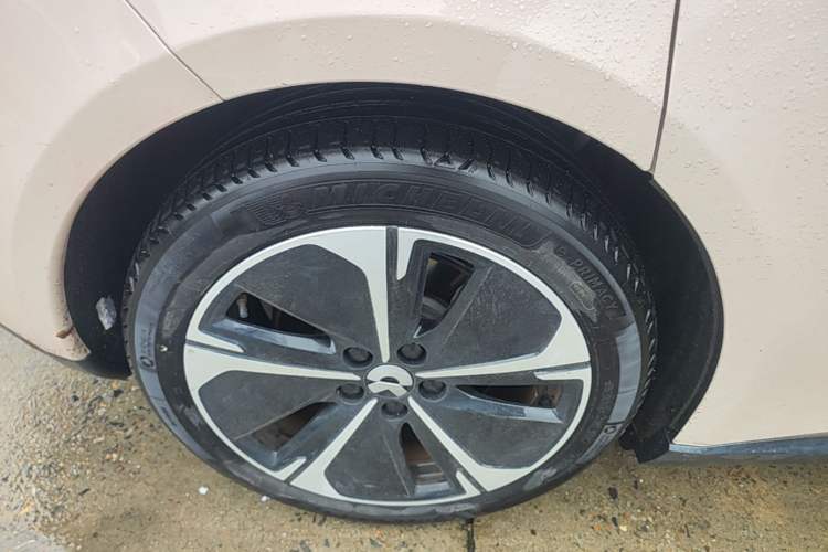 Used Nio ET5T 2023 75 kWh Touring Right Rear Wheel Hub