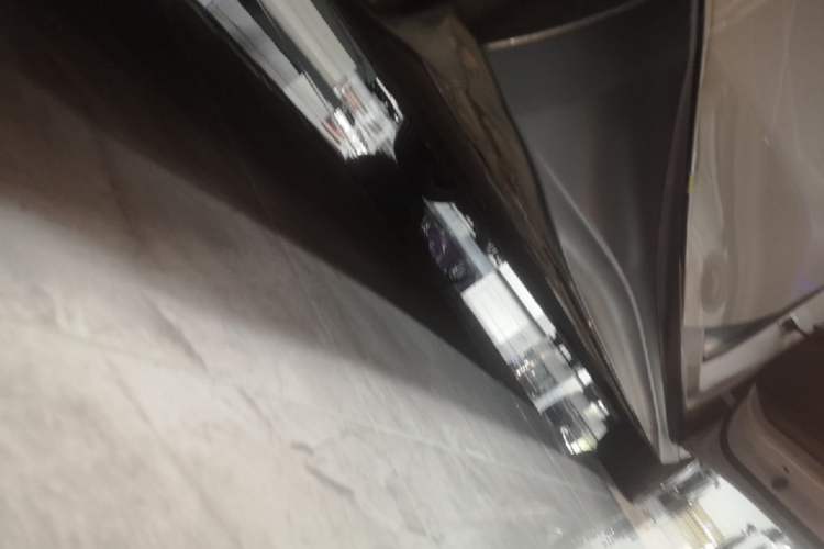 Used Nio ET5T 2023 75 kWh Touring Right Side Sill