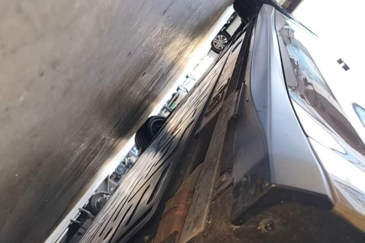 Used Nio ET5T 2023 75 kWh Touring Right Side Sill
