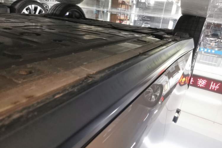 Used Nio ET5T 2023 75 kWh Touring Right Side Sill