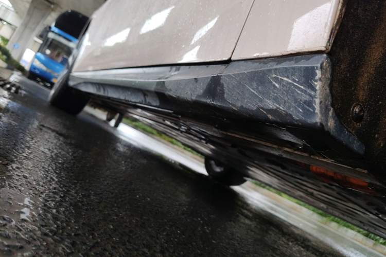 Used Nio ET5T 2023 75 kWh Touring Right Side Sill
