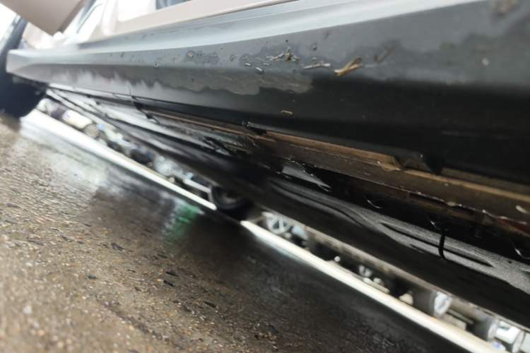 Used Nio ET5T 2023 75 kWh Touring Right Side Sill