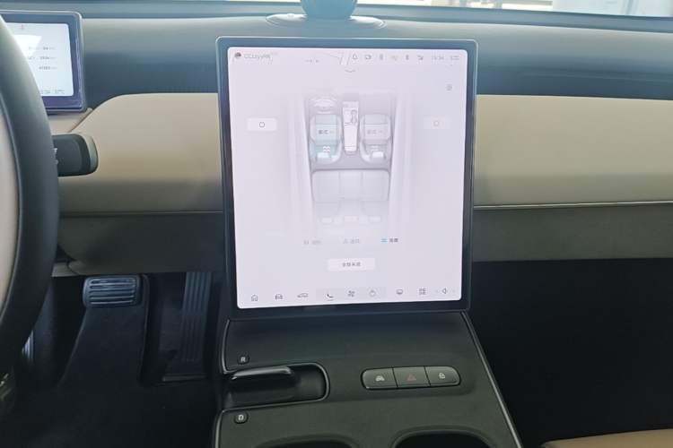 Used Nio ET5T 2023 75 kWh Touring Audio And AC Panel