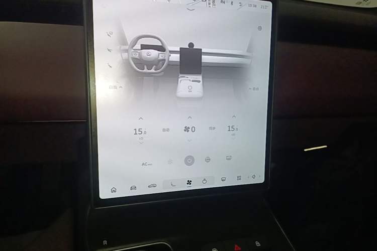 Used Nio ET5T 2023 75 kWh Touring Audio And AC Panel