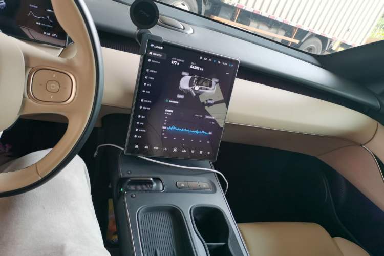 Used Nio ET5T 2023 75 kWh Touring Audio And AC Panel