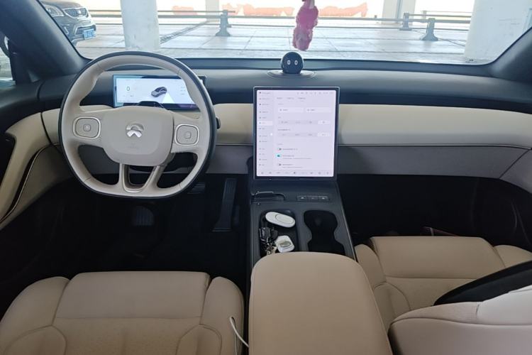 Used Nio ET5T 2023 75 kWh Touring Center Console