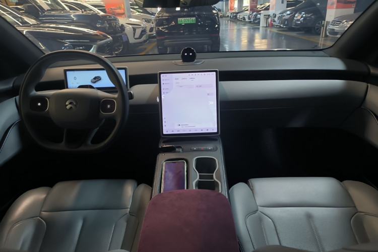 Used Nio ET5T 2023 75 kWh Touring Center Console