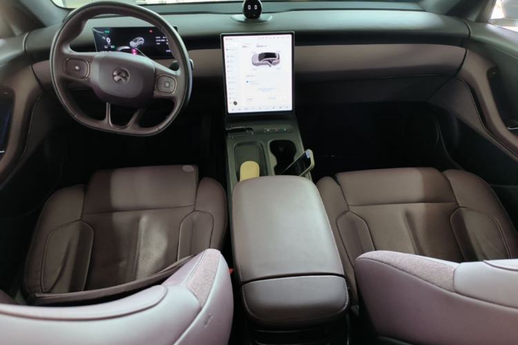 Used Nio ET5T 2023 75 kWh Touring Center Console