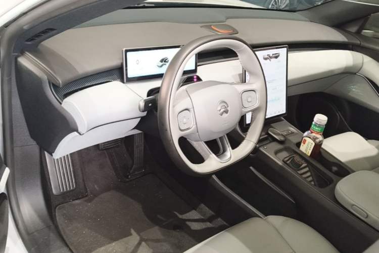 Used Nio ET5T 2023 75 kWh Touring Center Console