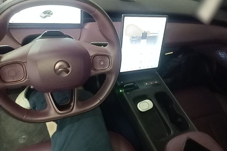 Used Nio ET5T 2023 75 kWh Touring Center Console