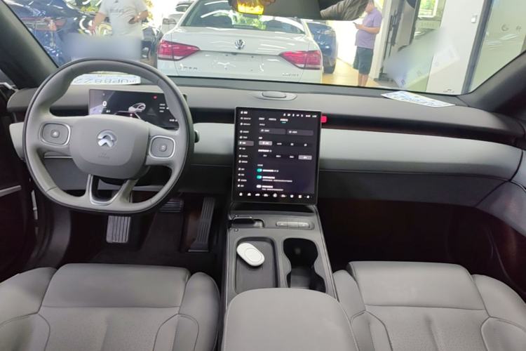 Used Nio ET5T 2023 75 kWh Touring Center Console