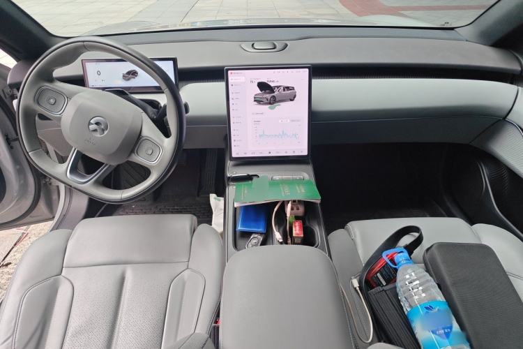 Used Nio ET5T 2023 75 kWh Touring Center Console