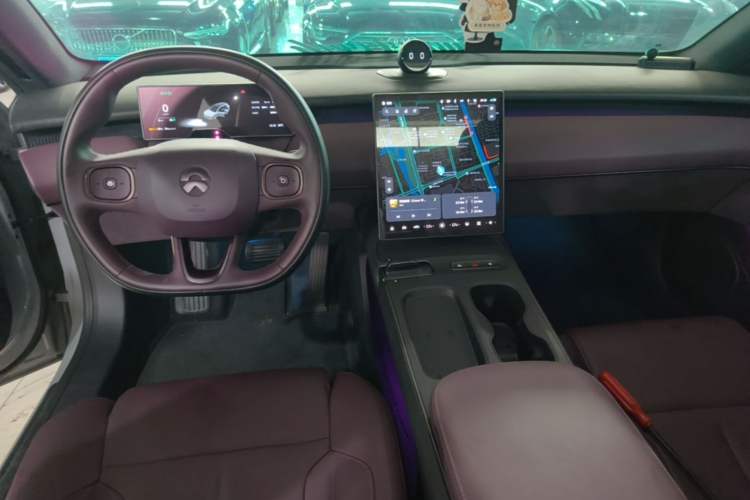 Used Nio ET5T 2023 75 kWh Touring Center Console