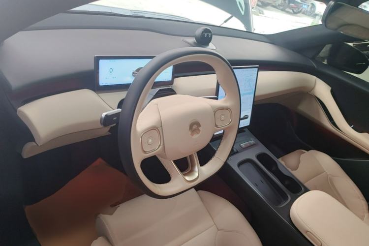 Used Nio ET5T 2023 75 kWh Touring Center Console