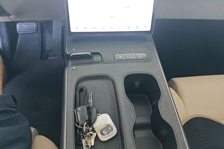 Used Nio ET5T 2023 75 kWh Touring Gear Lever