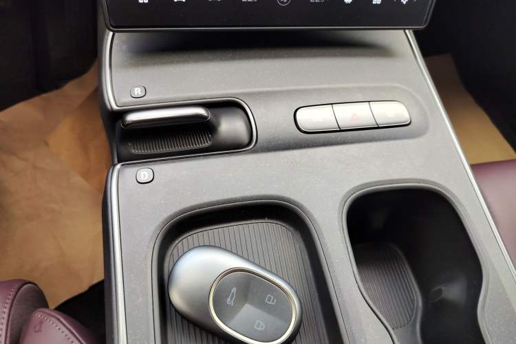 Used Nio ET5T 2023 75 kWh Touring Gear Lever