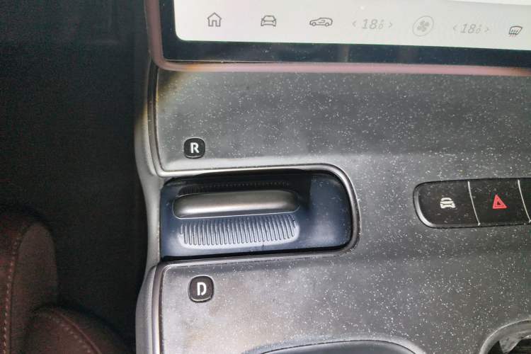 Used Nio ET5T 2023 75 kWh Touring Gear Lever