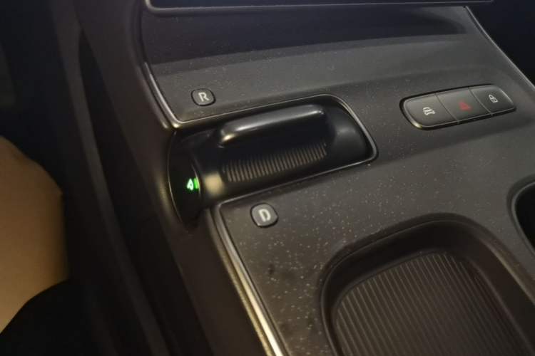 Used Nio ET5T 2023 75 kWh Touring Gear Lever