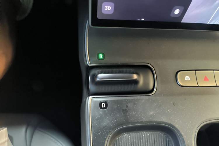 Used Nio ET5T 2023 75 kWh Touring Gear Lever