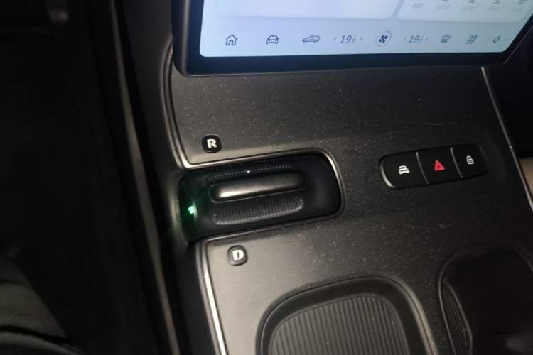 Used Nio ET5T 2023 75 kWh Touring Gear Lever