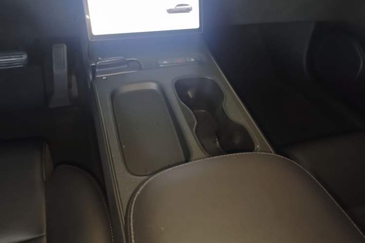 Used Nio ET5T 2023 75 kWh Touring Gear Lever