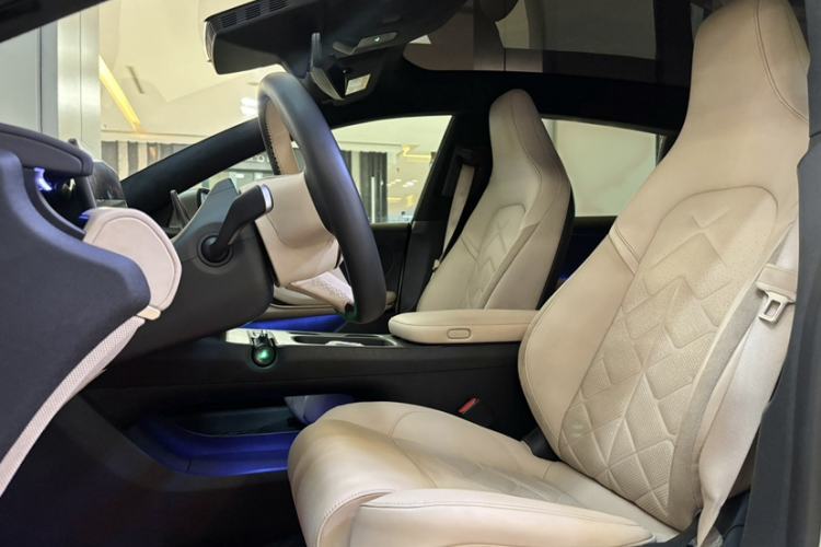 Used Nio ET5T 2023 75 kWh Touring Interior 6