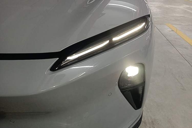 Used Nio ET5T 2023 75 kWh Touring Left Front Headlight