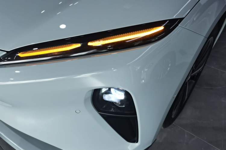 Used Nio ET5T 2023 75 kWh Touring Left Front Headlight