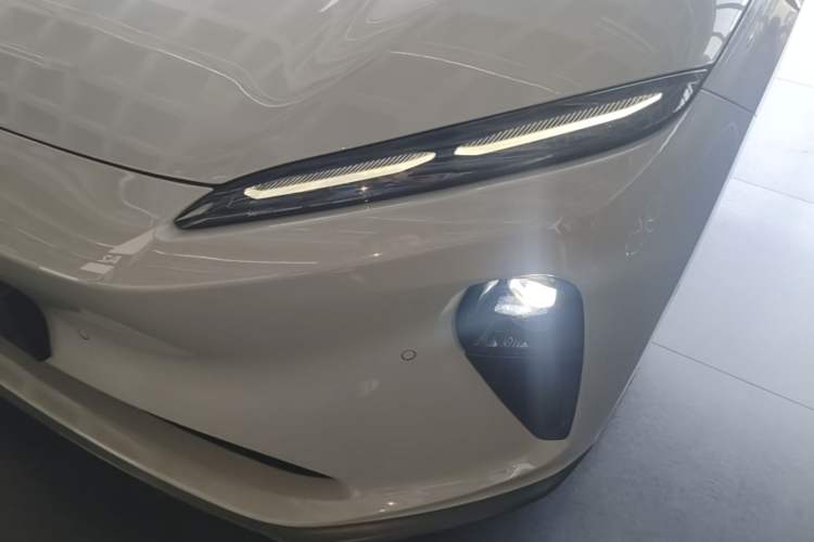 Used Nio ET5T 2023 75 kWh Touring Left Front Headlight