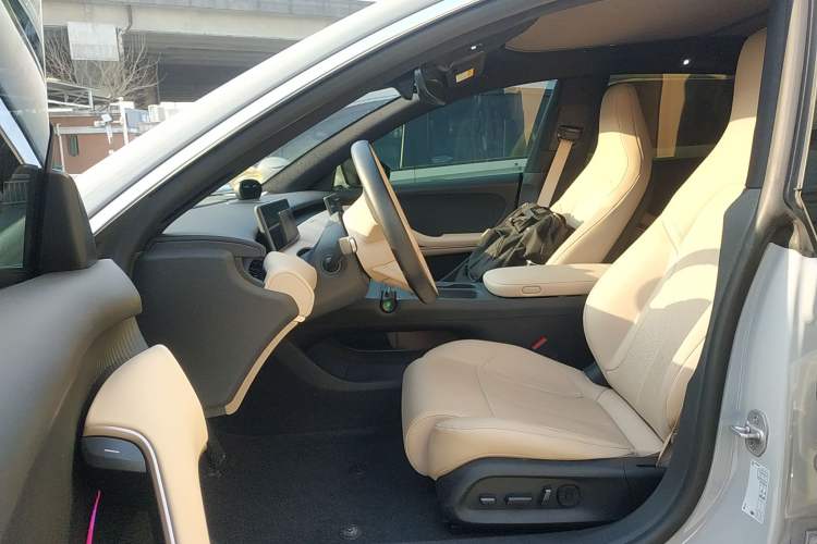Used Nio ET5T 2023 75 kWh Touring Left Front Seat