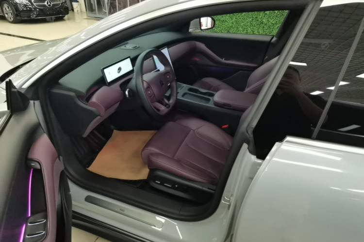 Used Nio ET5T 2023 75 kWh Touring Left Front Seat