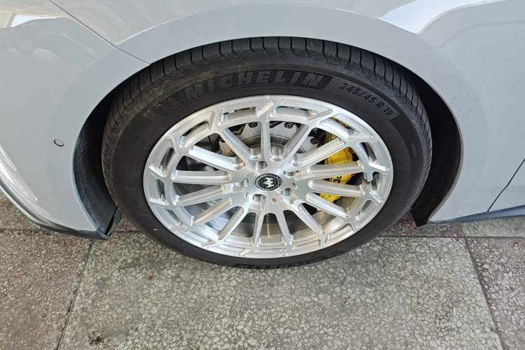 Used Nio ET5T 2023 75 kWh Touring Left Front Wheel Hub