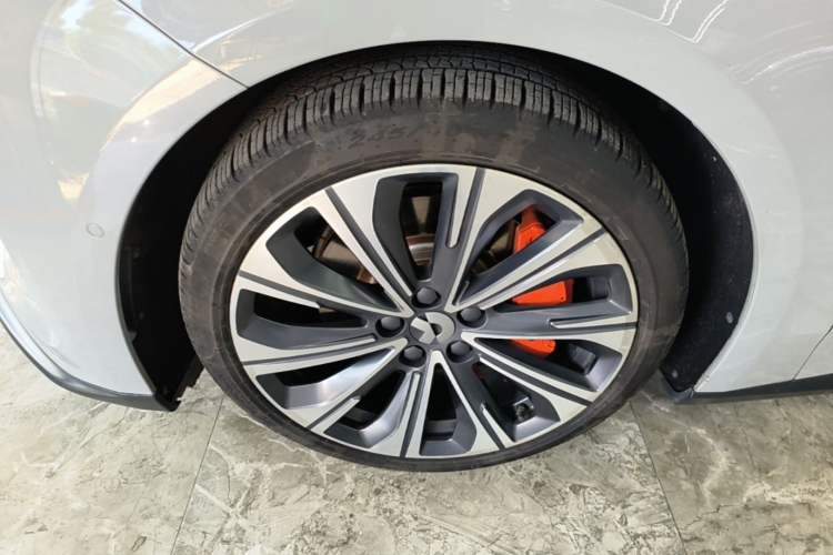 Used Nio ET5T 2023 75 kWh Touring Left Front Wheel Hub