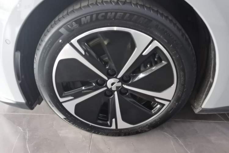 Used Nio ET5T 2023 75 kWh Touring Left Front Wheel Hub