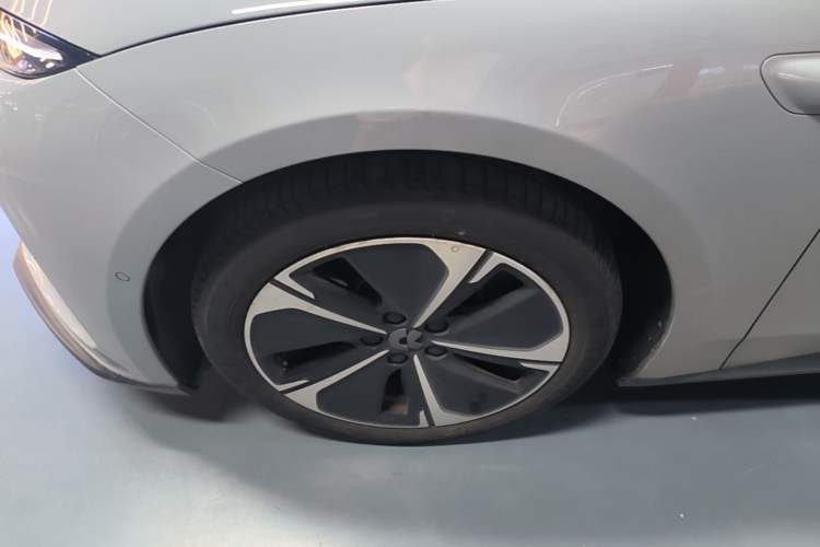 Used Nio ET5T 2023 75 kWh Touring Left Front Wheel Hub