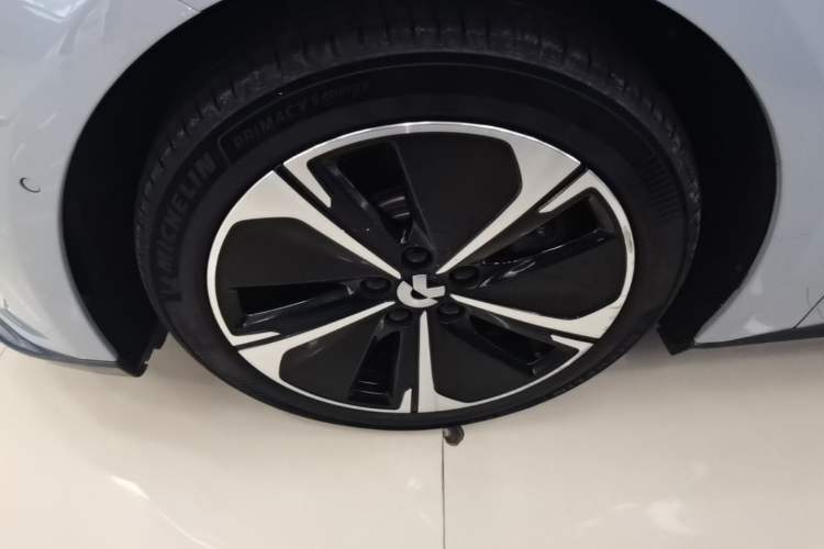 Used Nio ET5T 2023 75 kWh Touring Left Front Wheel Hub