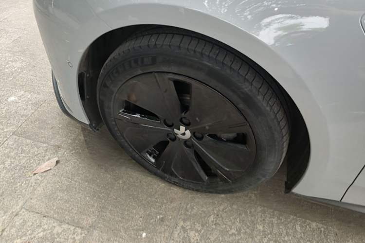 Used Nio ET5T 2023 75 kWh Touring Left Front Wheel Hub