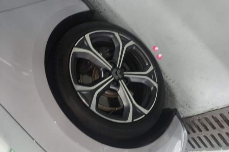 Used Nio ET5T 2023 75 kWh Touring Left Front Wheel Hub