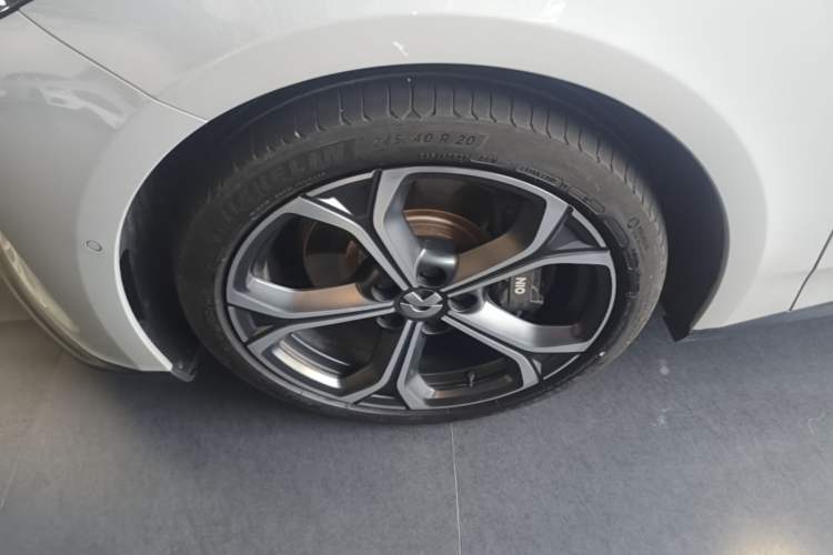 Used Nio ET5T 2023 75 kWh Touring Left Front Wheel Hub