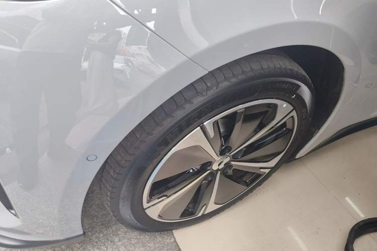 Used Nio ET5T 2023 75 kWh Touring Left Front Wheel Hub