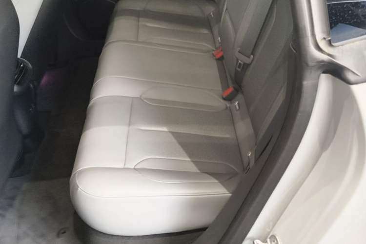 Used Nio ET5T 2023 75 kWh Touring Left Rear Seat
