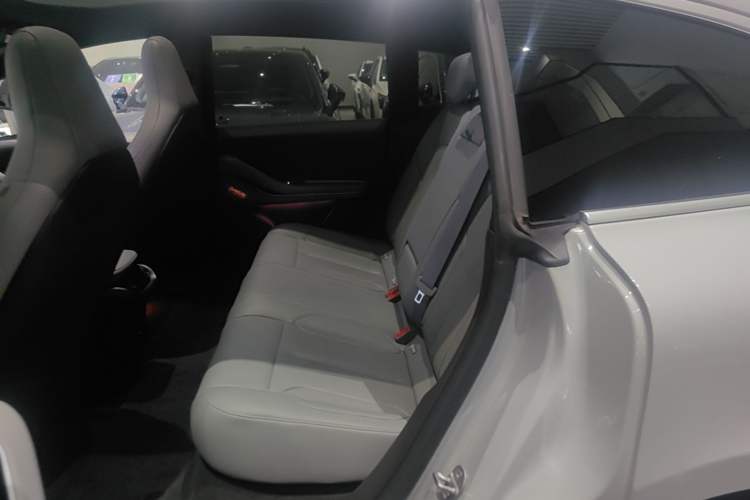 Used Nio ET5T 2023 75 kWh Touring Left Rear Seat