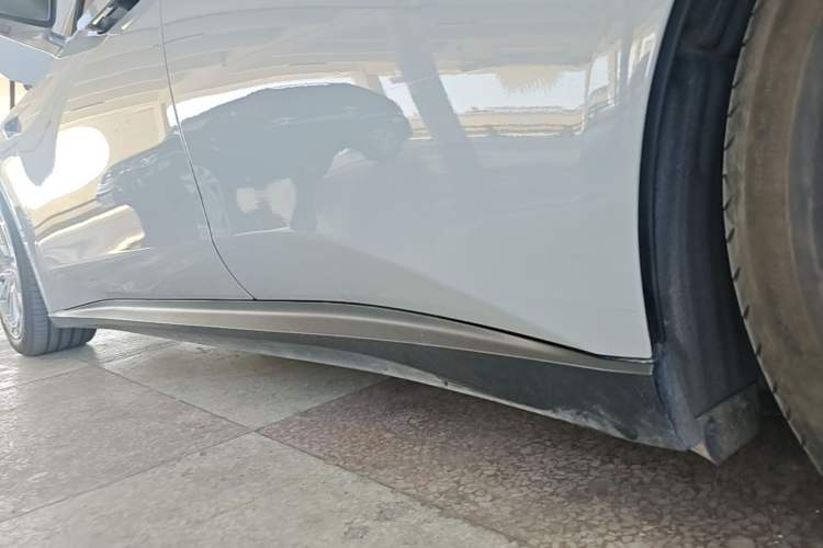 Used Nio ET5T 2023 75 kWh Touring Left Side Sill