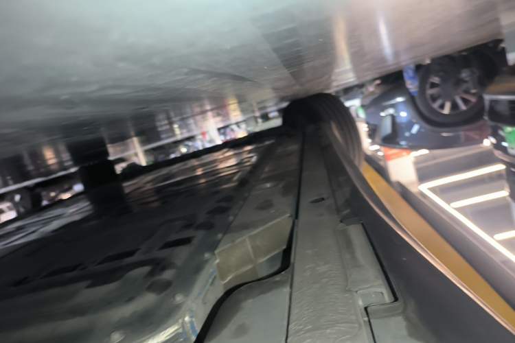 Used Nio ET5T 2023 75 kWh Touring Left Side Sill