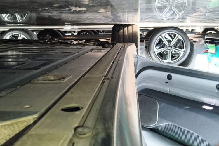 Used Nio ET5T 2023 75 kWh Touring Left Side Sill