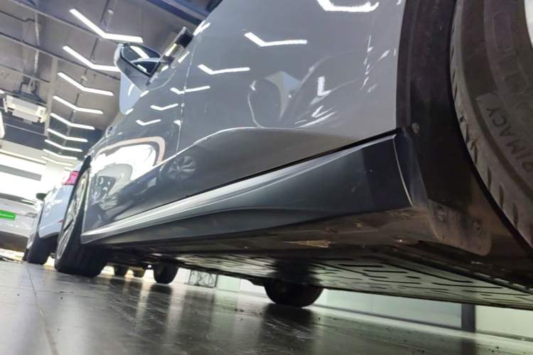 Used Nio ET5T 2023 75 kWh Touring Left Side Sill