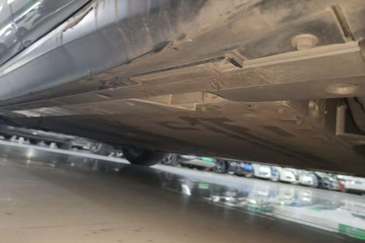 Used Nio ET5T 2023 75 kWh Touring Left Side Sill