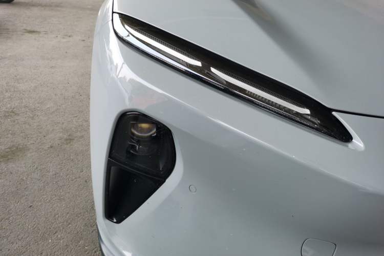 Used Nio ET5T 2023 75 kWh Touring Right Front Headlight