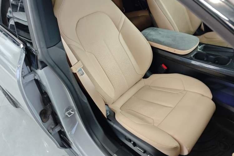 Used Nio ET5T 2023 75 kWh Touring Right Front Seat