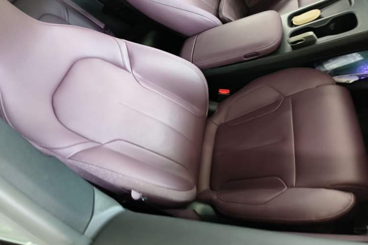 Used Nio ET5T 2023 75 kWh Touring Right Front Seat
